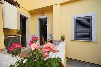 Vico Tauro House تاورمينا
