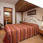 Vico Tauro House Apartment *